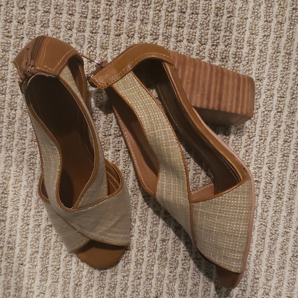 Chunky heel sandal
